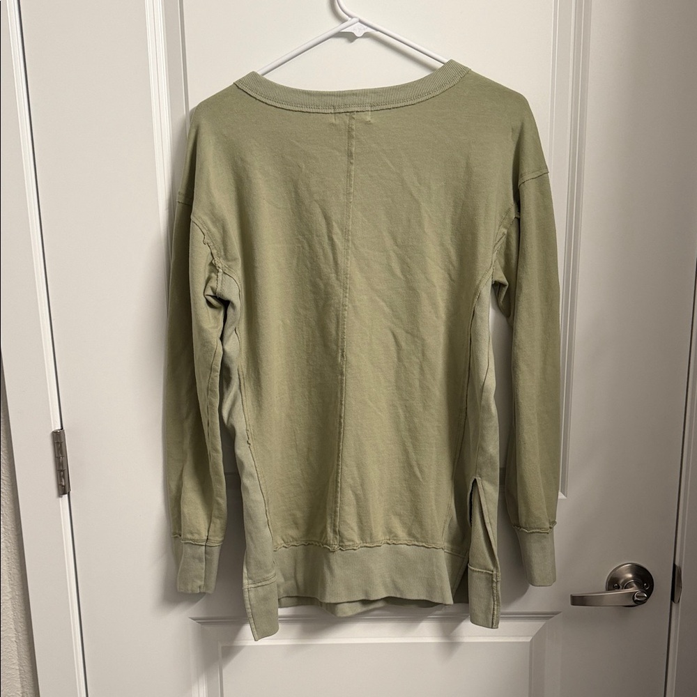 T.La Sage Green Women's Crew Neck Sweater - Picture 3 of 11